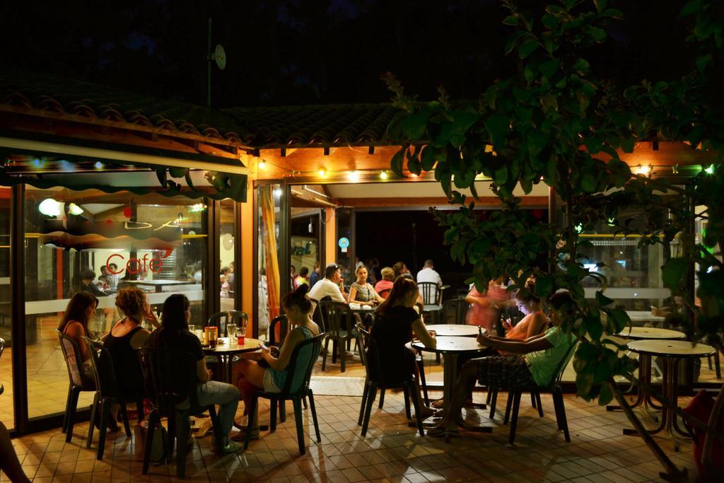 Camping La Sousta**** Remoulins Eksteriør billede