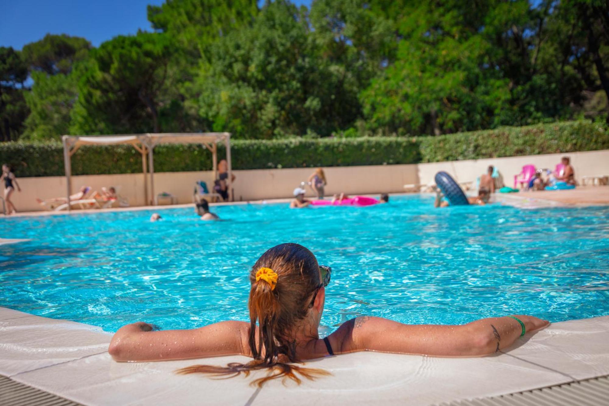 Camping La Sousta**** Remoulins Eksteriør billede