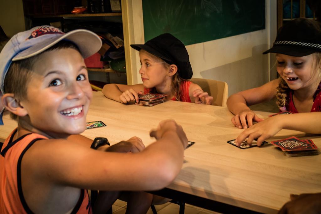 Camping La Sousta**** Remoulins Eksteriør billede