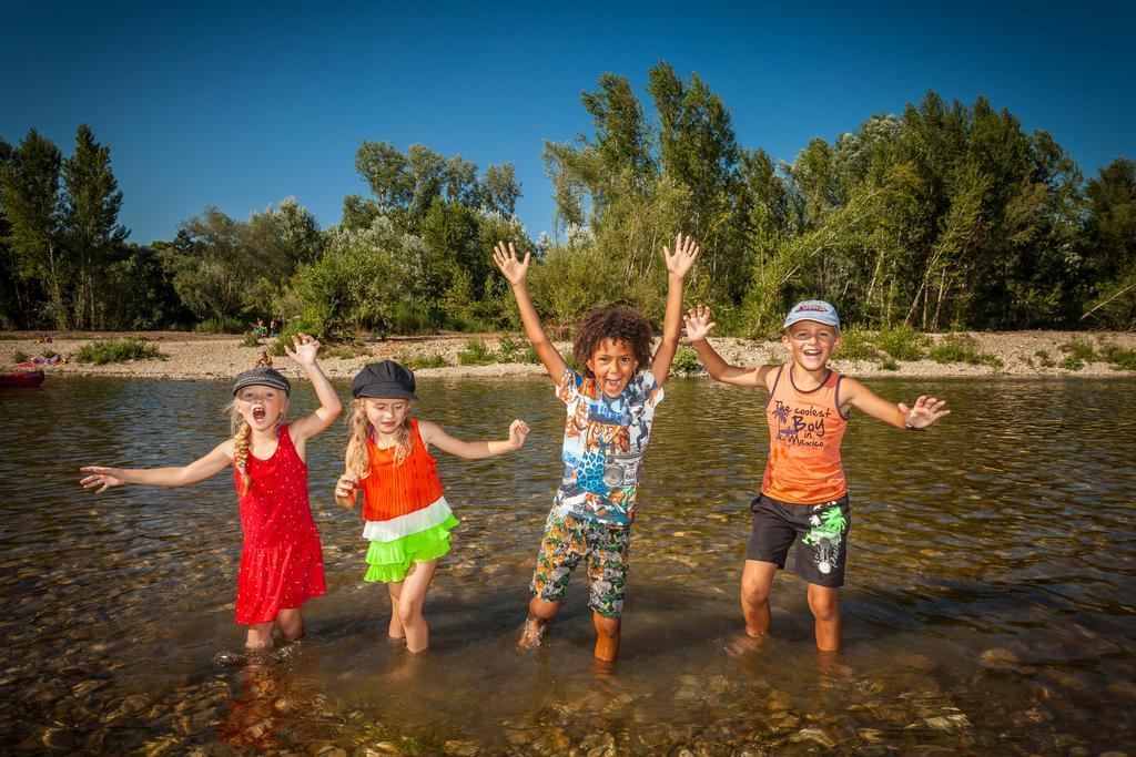 Camping La Sousta**** Remoulins Eksteriør billede