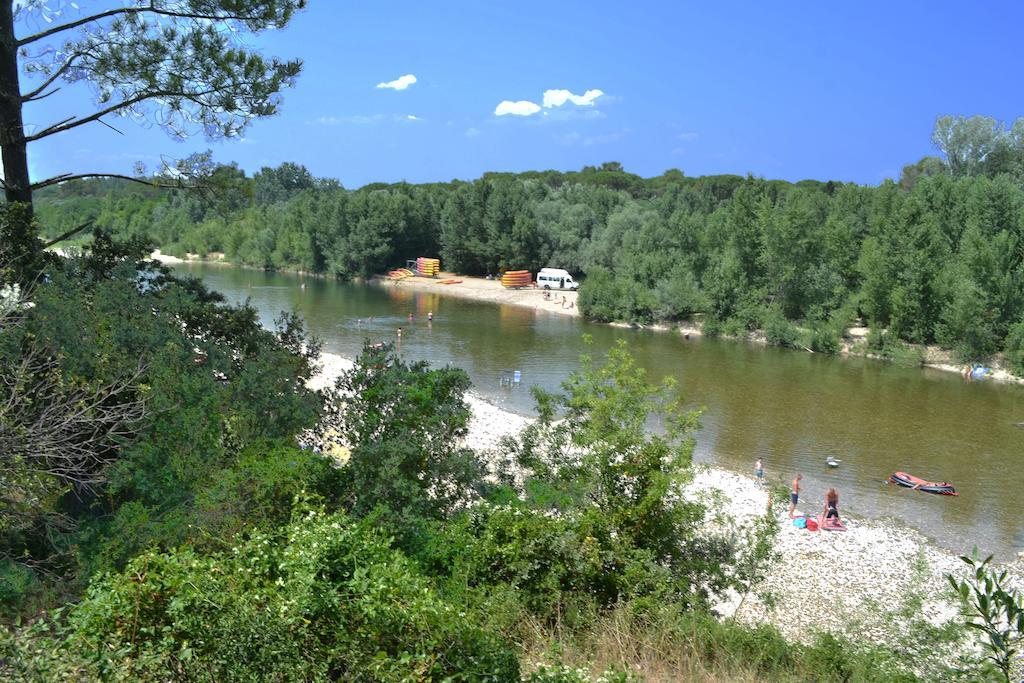 Camping La Sousta**** Remoulins Eksteriør billede