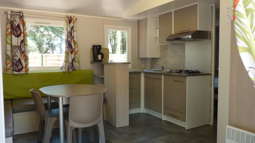Camping La Sousta**** Remoulins Værelse billede