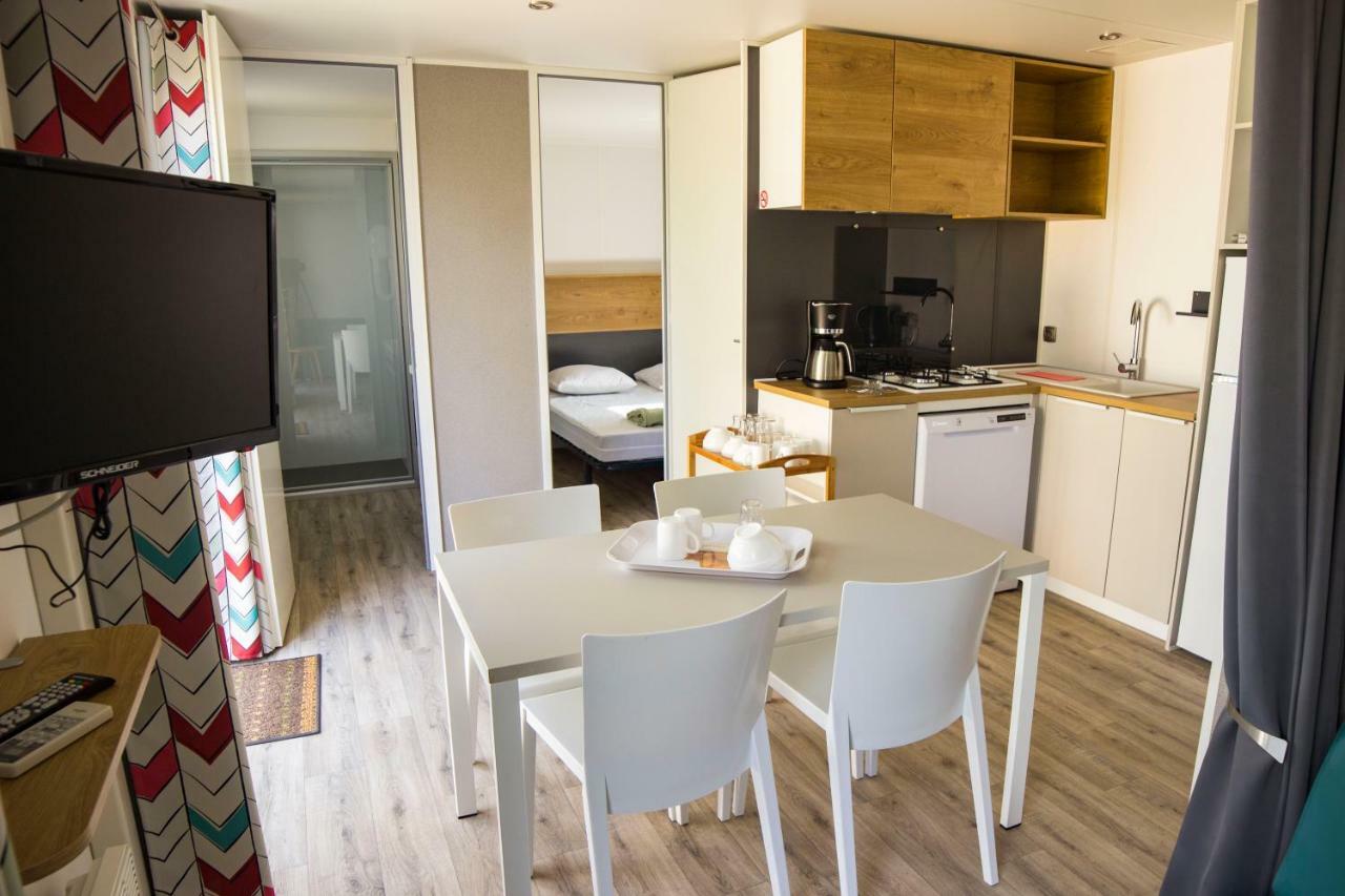 Camping La Sousta**** Remoulins Eksteriør billede